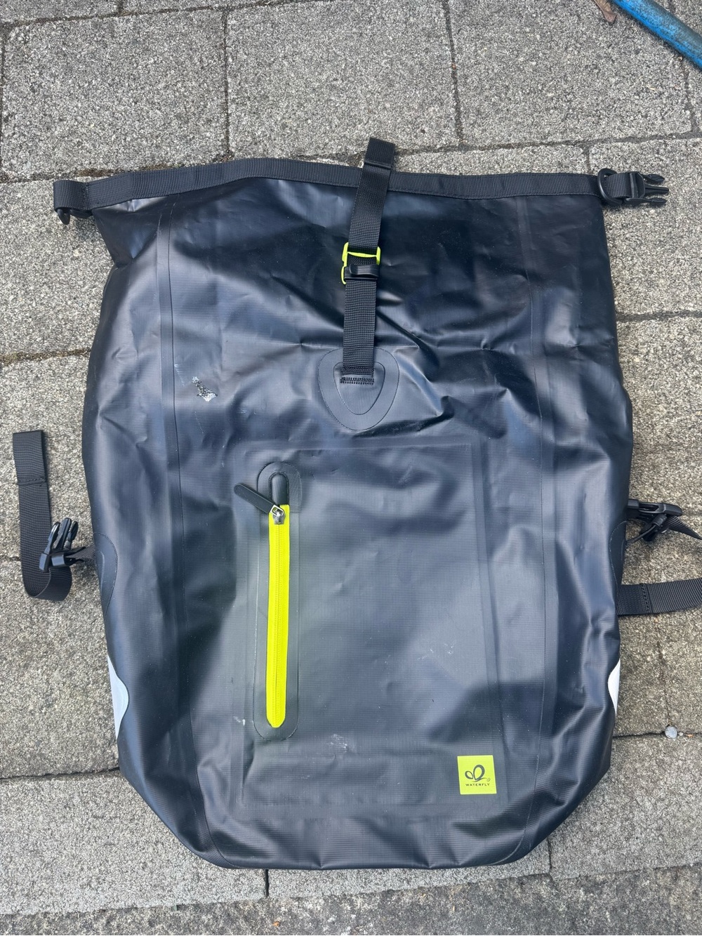 Waterfly Defender Waterproof Bike Rear Rack Bag (25L) - Picture 3 of 5